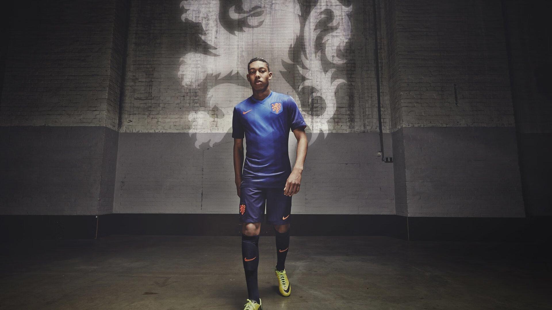 战术革新还是战略失误？新赛季阵容调整引发球迷两极热议