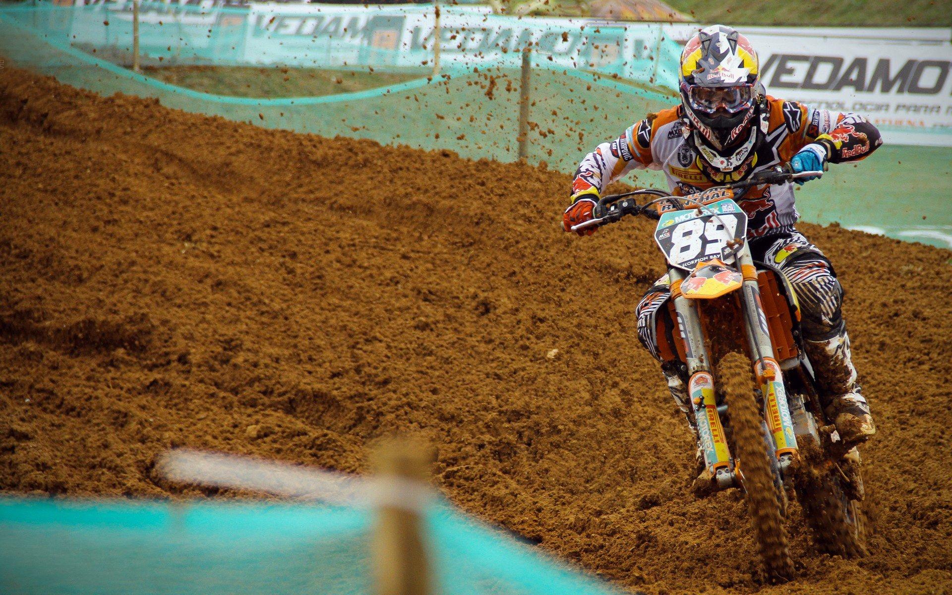 C罗打破僵局策动桑乔破门，曼联2-0力克比利亚雷亚尔提前锁定欧冠16强席位